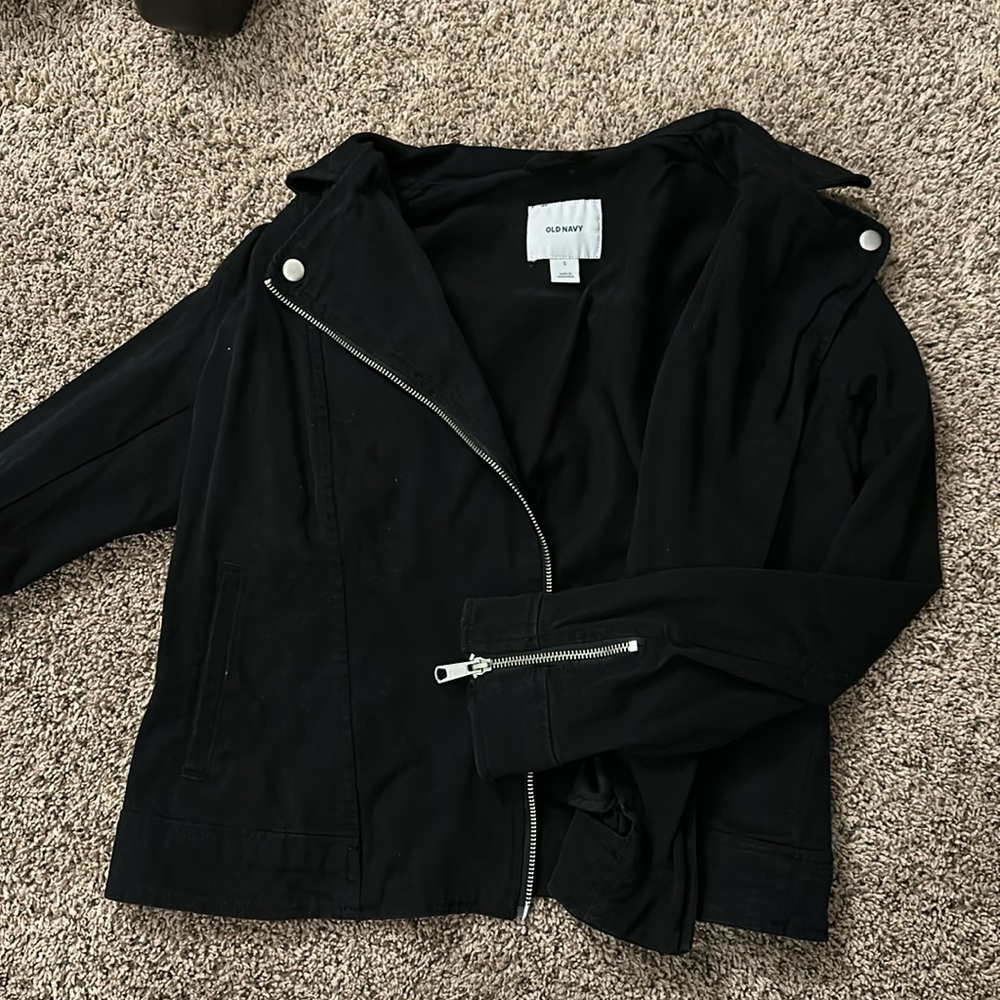 Old Navy black jacket zippered sleeves